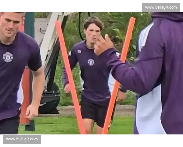 曼联锁定 16 岁天才中卫!恩瓦什拒多队 4 年长约续约红魔 曼联锁定 16 岁天才中卫!恩瓦什拒多队 4 年长约续约红魔