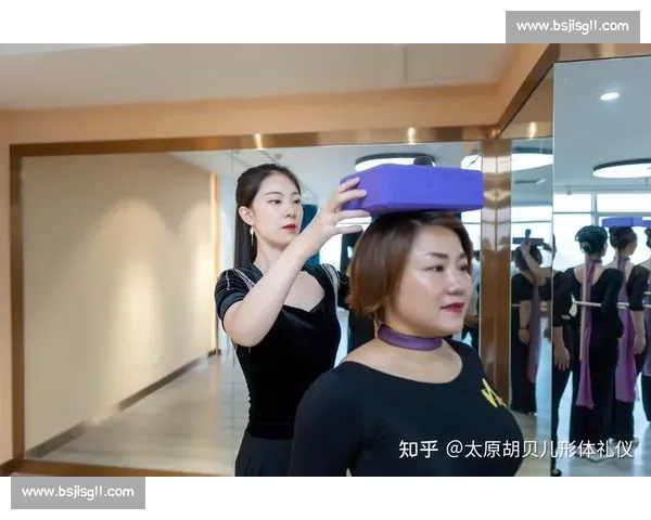 毕业季逆袭!邪修歪招 30 天矫正体态,求职照秒变气质大片 毕业季逆袭!邪修歪招 30 天矫正体态,求职照秒变气质大片